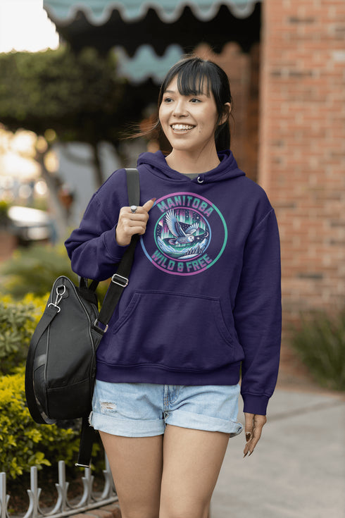 Featuring a stunning graphic of a majestic snowy owl in flight, set against the glowing northern lights, this hoodie embodies the freedom and grace of the province’s untamed wilderness.